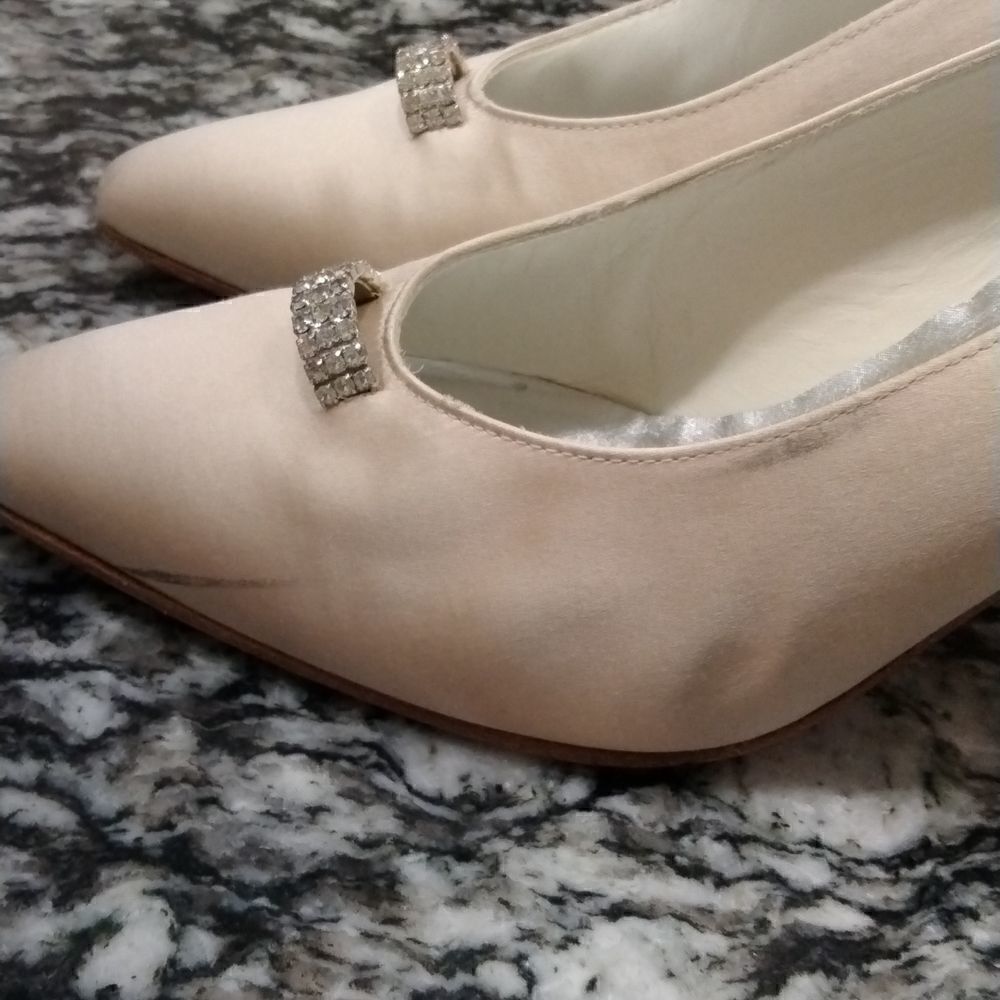 Stuart Weitzman - Picture 8 of 11